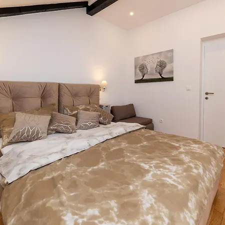 Sea House Lea Apartment *